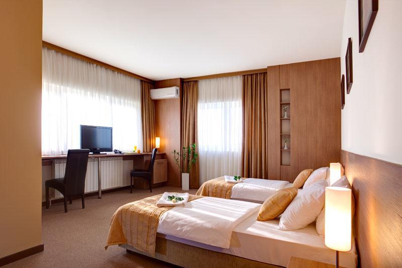 Hotel Knezevina Вранич Экстерьер фото
